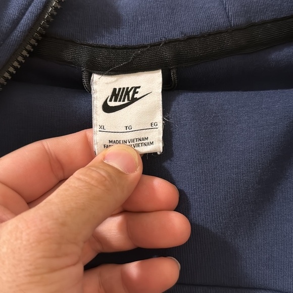 Nike tech - Picture 3 of 3